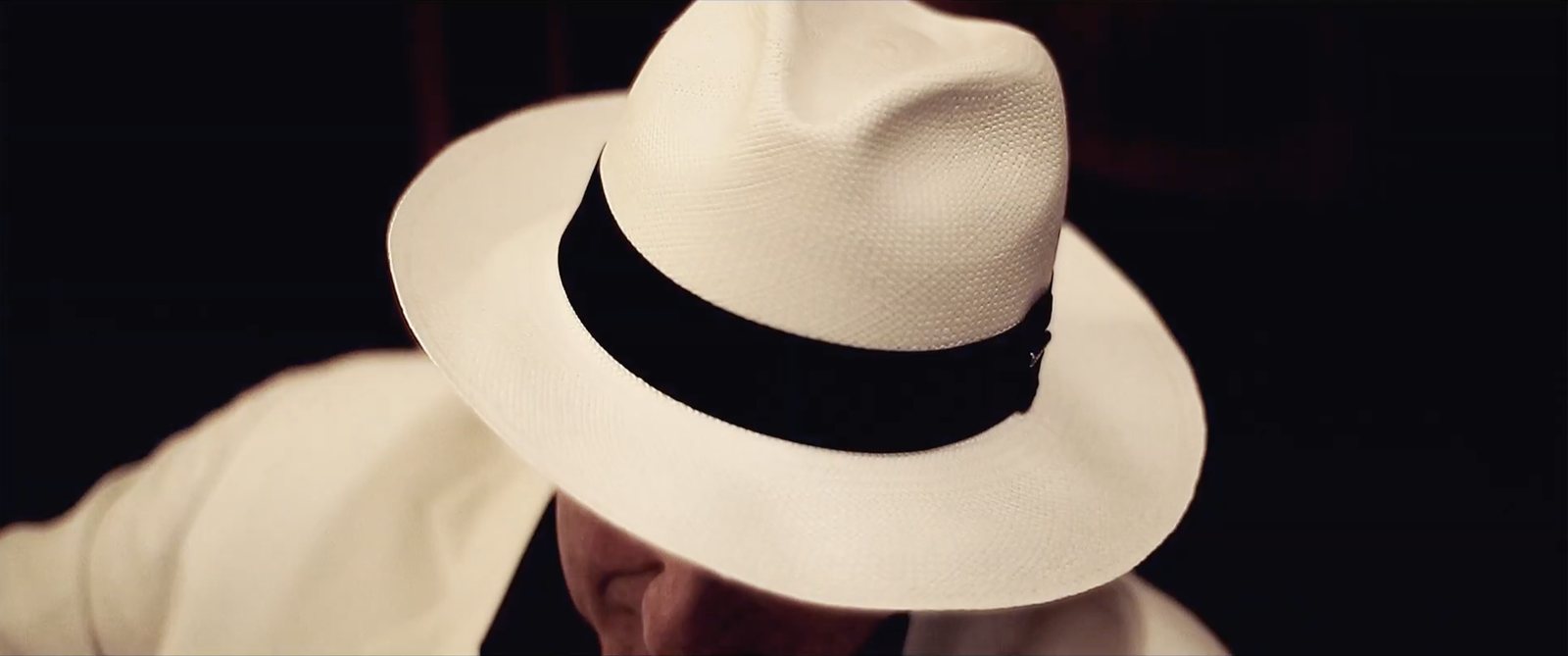 Foto di scena di L'Uomo col Cappello 1